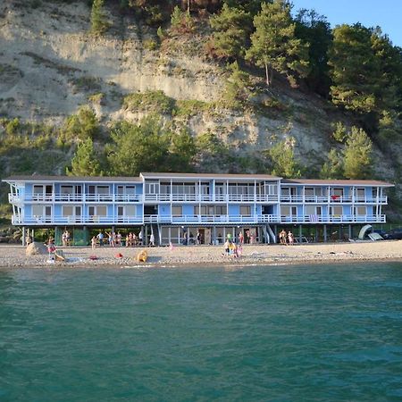 بيزوندا Captain Black Hotel المظهر الخارجي الصورة